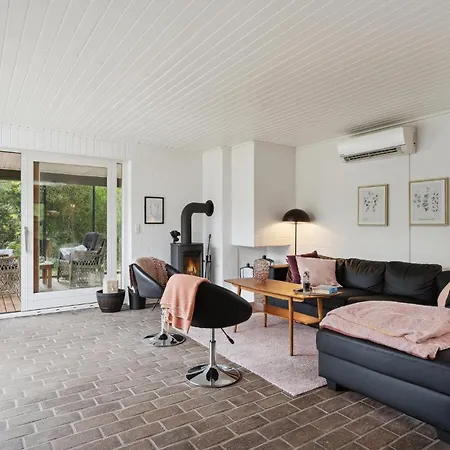 Three-bedroom Thyholm With A Fireplace 06 *