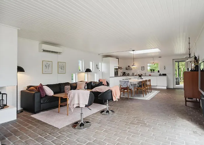 Three-bedroom With A Fireplace 06 Feriehus Thyholm